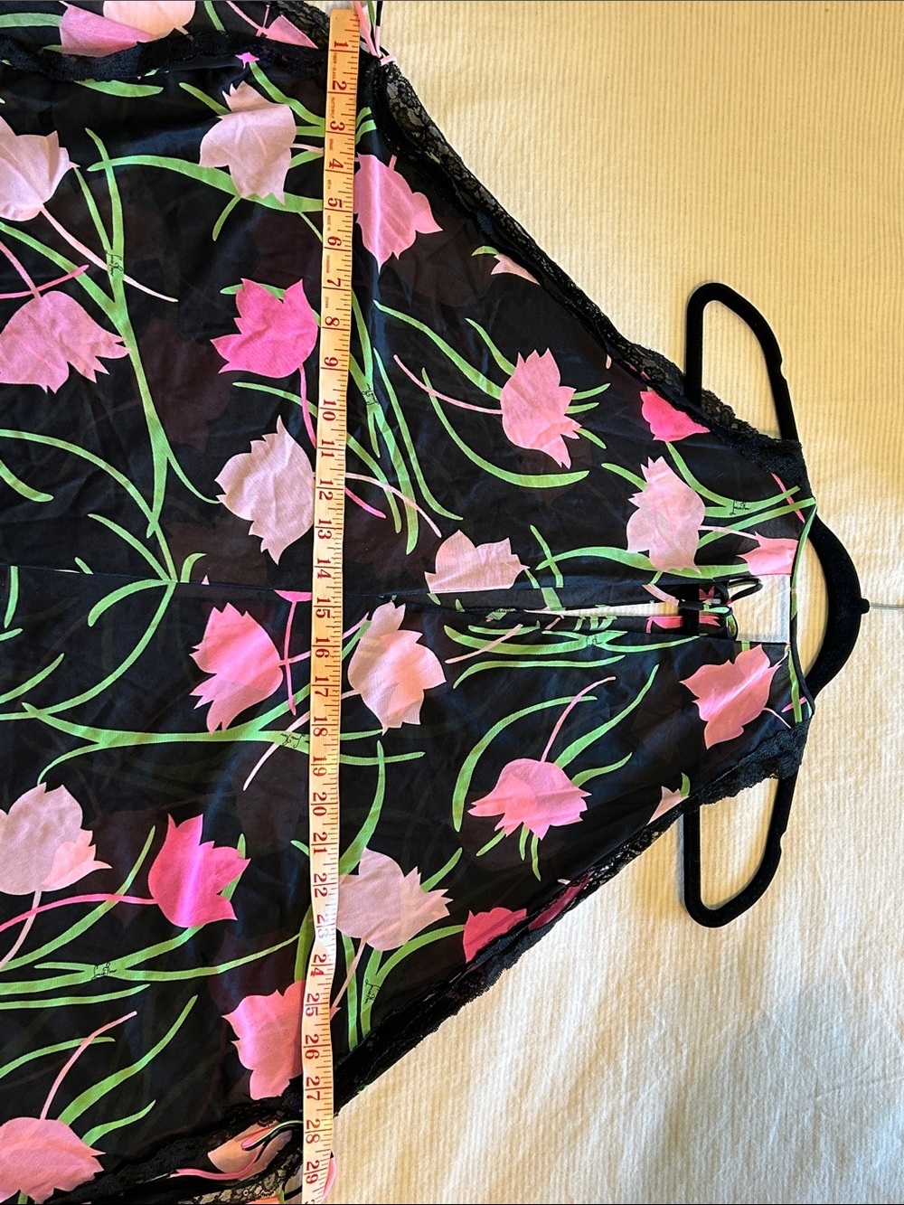 Vintage Claire Sandra Lucie Ann 60’s Black Floral Chemise with Pink Tulip Print - Picture 8 of 11
